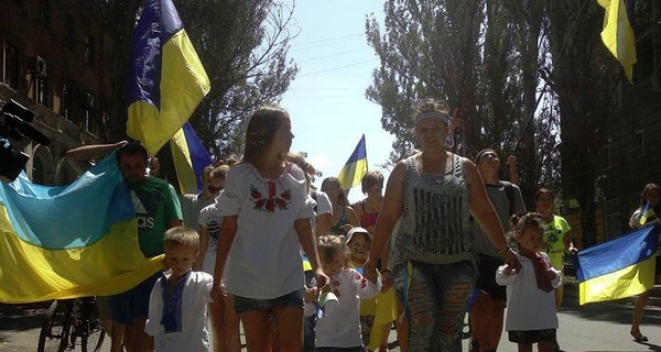 В Славянске прошло шествие за единство Украины 