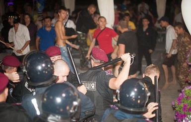 В Одессе на концерте Ани Лорак милиция подралась с активистами Евромайдана