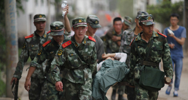 Жертвами землетрясения в Китае стал 381 человек