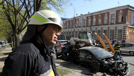 Последствия аварии в Днепре: КРАЗ без тормозов снес 9 машин и 2 маршрутки