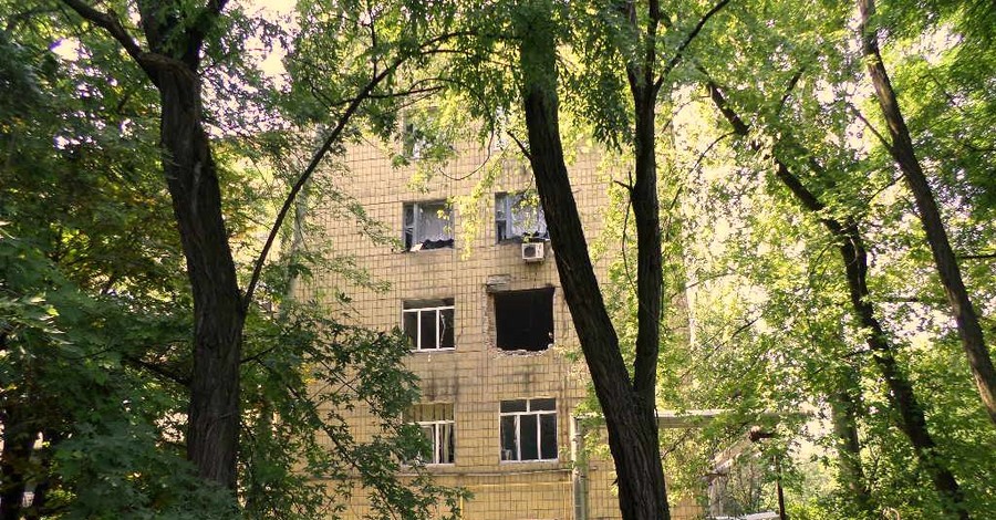 В больницу Донецка попал снаряд: есть погибшие