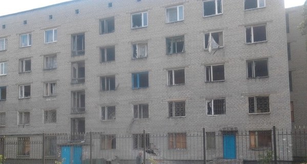 В Донецке под обстрел попали жилые дома и школы