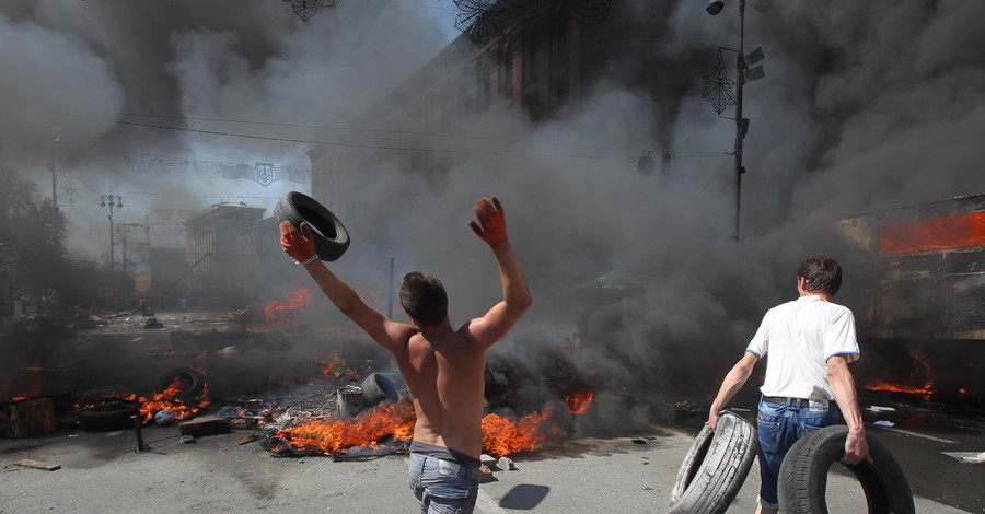 Жертвы Майдана: один погибший, 50 раненых бойцов батальонов 