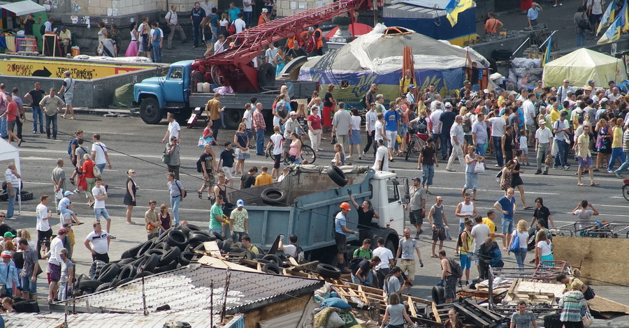 МВД: На Майдане во время уборки сцены произошла потасовка