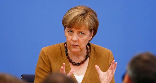 Меркель выступает за продолжение переговоров с Путиным по Украине 