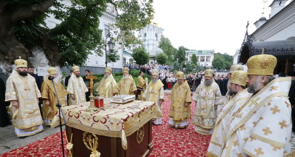 Выборы главы УПЦ: новый митрополит должен остановить кровопролитие в Украине
