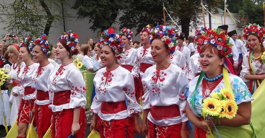 Жители Славянска пройдут в вышиванках по Киеву