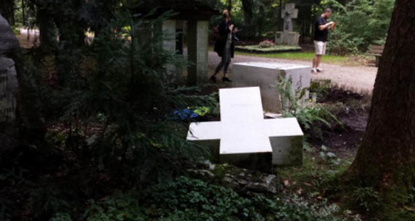 В Мюнхене вандалы пытались раскопать могилу Степана Бандеры