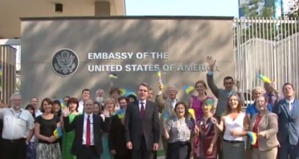 США поздравили Украину на 17 языках