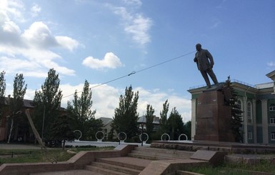 Ляшко завалил памятник Ленину в Северодонецке