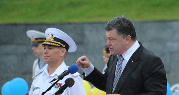 Первый парад ВМС в Одессе прошел со штормом и ливнем