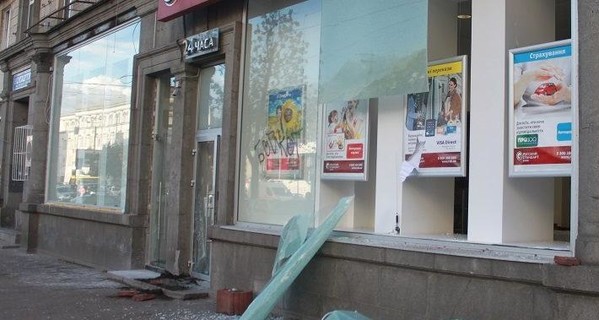 В Киеве напали на отделение банка