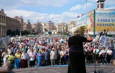 На Майдане активисты проводят народное вече