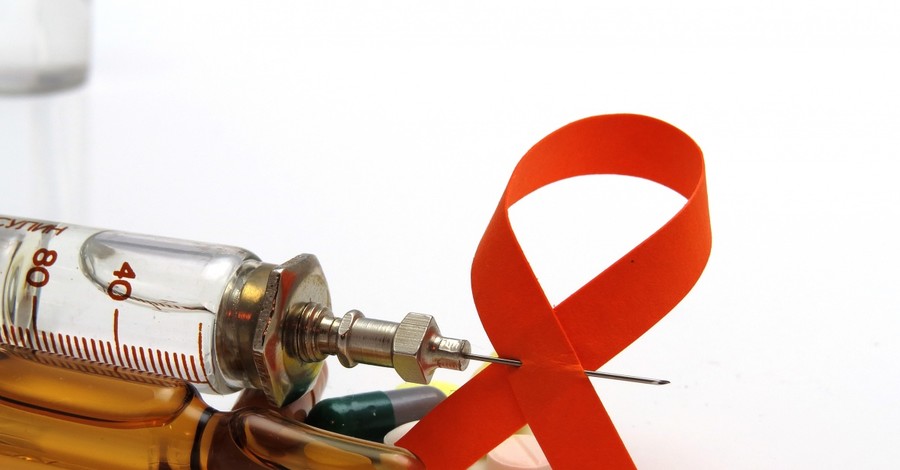 В Украине упростили регистрацию препаратов от СПИДа и туберкулеза