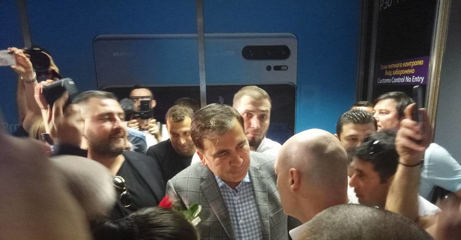 Как Саакашвили в аэропорту встречали 
