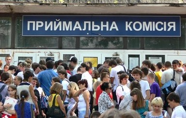 Вузы обязали временно зачислять студентов из Донбасса