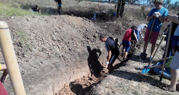 Возле Запорожья местные жители выкопали окопы