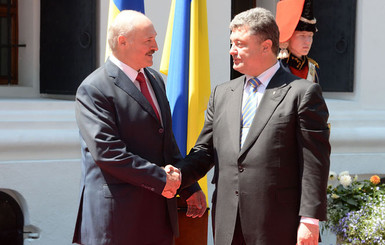 Порошенко поблагодарил Лукашенко за организацию встречи в Минске