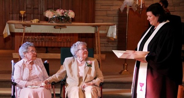 Две американки поженились спустя 72 года совместной жизни