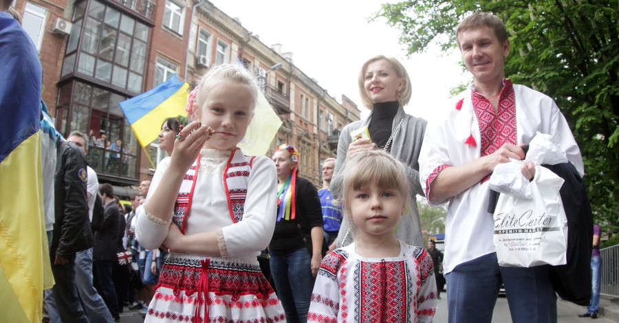В День города днепропетровчанки массово наряжаются в веночки