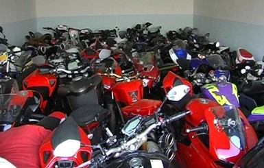 В Сумах у криминального авторитета изъяли мотоциклы на $400 000