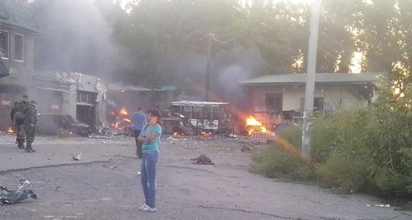 В Донецке снаряд попал в пассажирский автобус, погибла женщина
