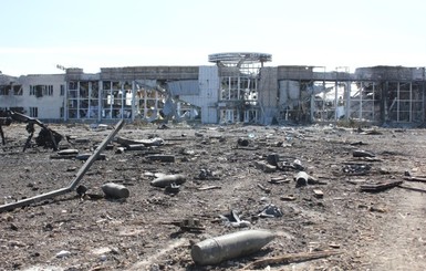 Пресс-центр АТО: по Донецкому аэропорту хотят ударить химическим оружием
