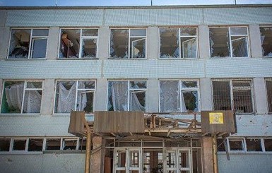 В Луганске восстановили связь и открывают школы