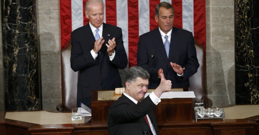 Как в ситкоме: речь Порошенко в конгрессе ежеминутно прерывали аплодисментами
