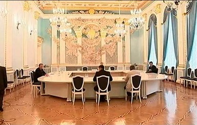 Начало очередного раунда переговоров в Минске затягивается