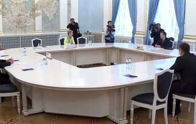 В Минске начались трехсторонние переговоры по украинскому кризису