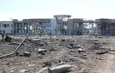 В День мира обстреляли аэропорт Донецка