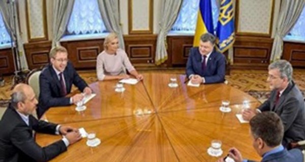 Порошенко назвал условия для решения конфликта на Донбассе