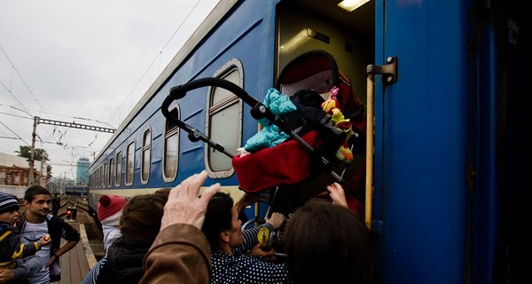 Луганский исход: люди поверили в незыблемость перемирия и засобирались домой