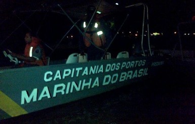 В реке Парагвай перевернулось судно с 16 туристами