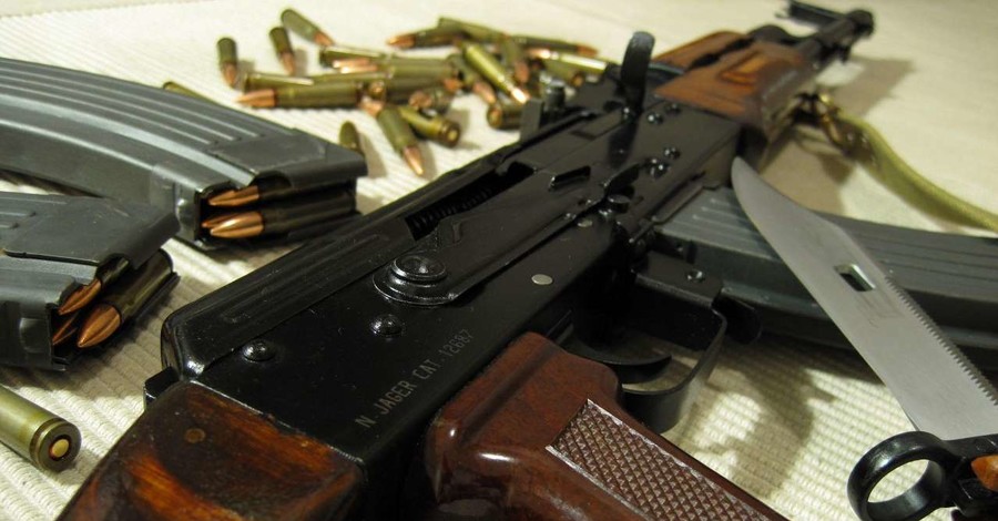 В Одессе бывший солдат украл из части автомат и устроил стрельбу в баре