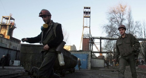 При обстреле шахты Засядько, трое работников получили ранения