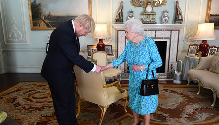 Борис Джонсон на приеме у королевы Елизаветы II