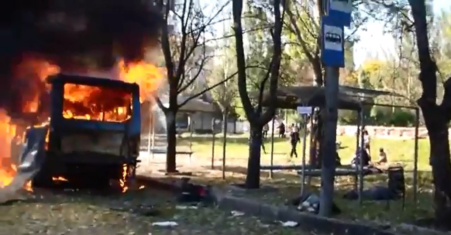 В Донецке снаряд попал в маршрутку с людьми