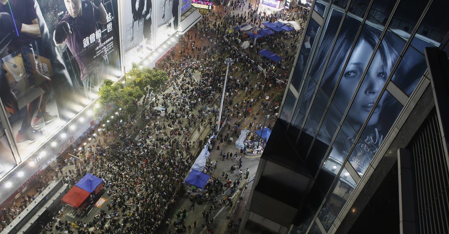Участники протеста в Гонконге угрожают захватом зданий