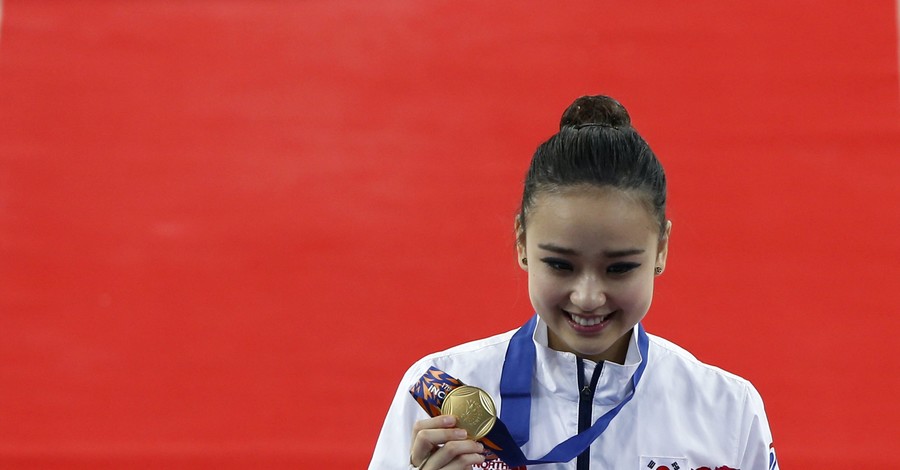 Золото Азиатских игр 2014 в художественной гимнастике забрала кореянка Сон Ен Чжи