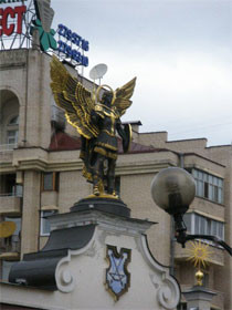 Архангела Михаила уберут с Майдана за цвет кожи? 