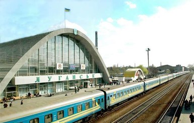 Поезд Киев-Луганск снова не ходит из-за взрыва путей