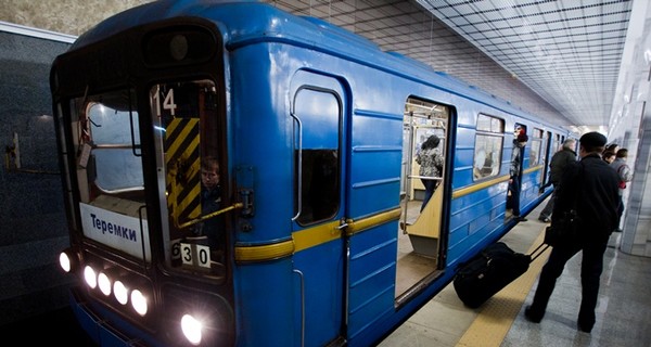 В Киеве в метро погиб мужчина