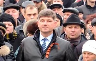 Мэр Луганска с георгиевской лентой баллотируется в Раду