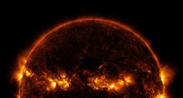НАСА опубликовало фото, где Солнце похоже на тыкву для Хэллоуина