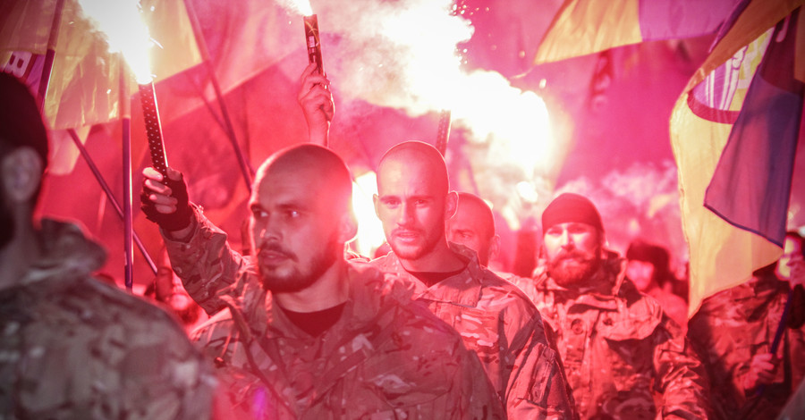 Беспорядки на Покров: в Харькове факельное шествие, в Киеве драки 