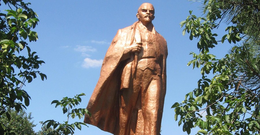 Губернатор Полтавской области дал месяц на демонтаж памятников Ленину