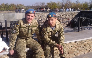 Солдаты АТО ожидая Порошенко в Запорожье: 