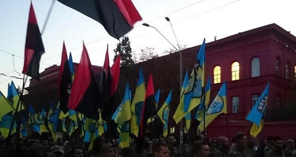 Жители центра Киева о факельном шествии: 
